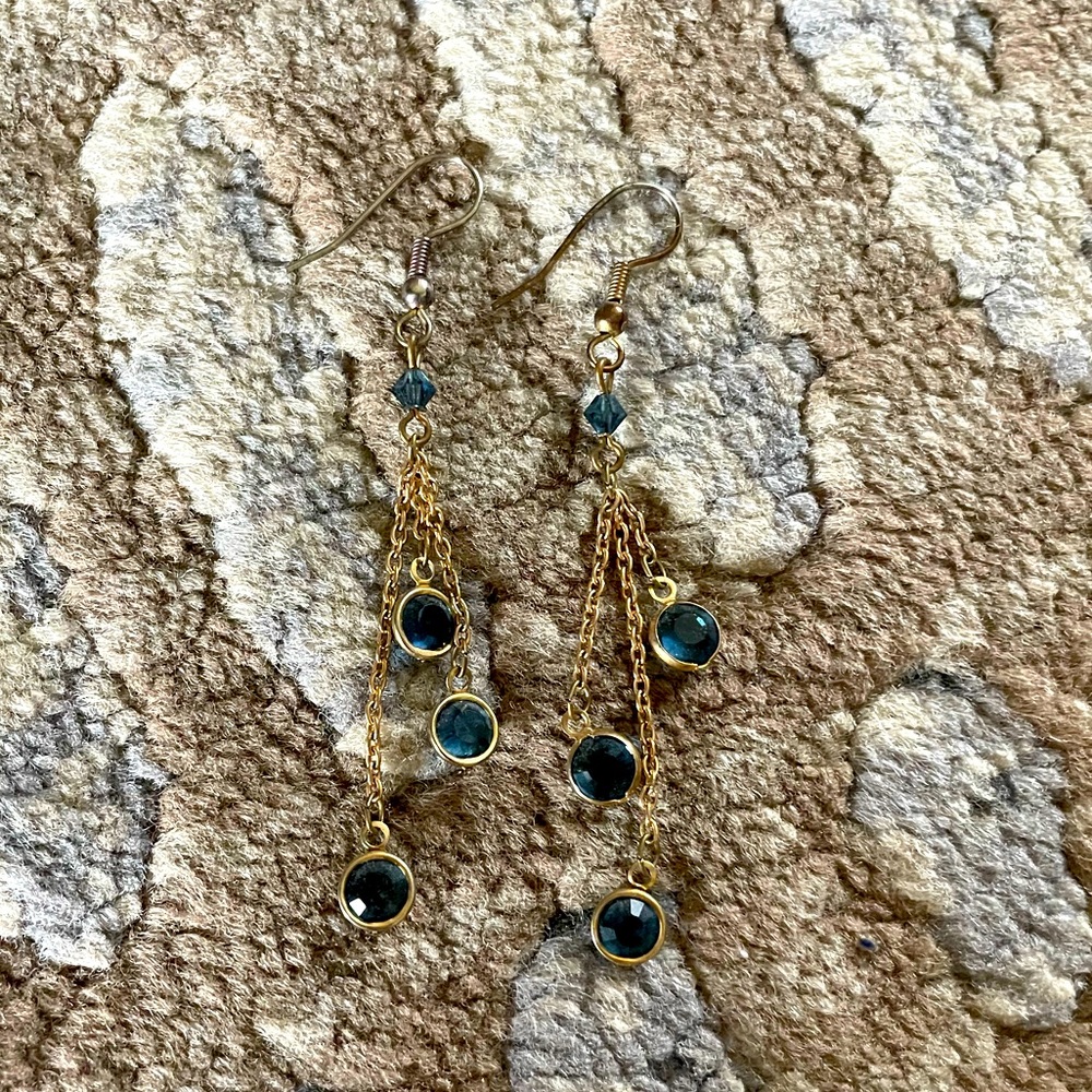 Dangle earrings!! Super pretty on!